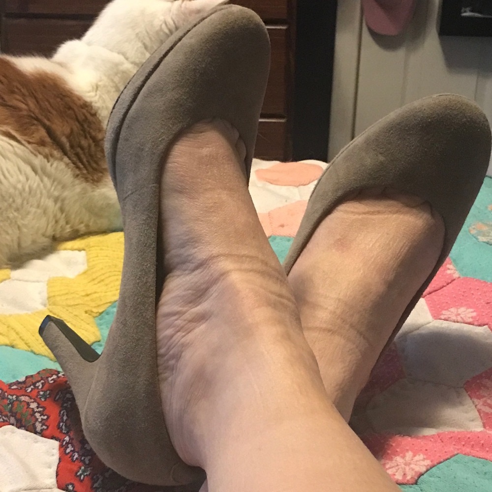 Indigo by Clarks Gray Suede Pumps